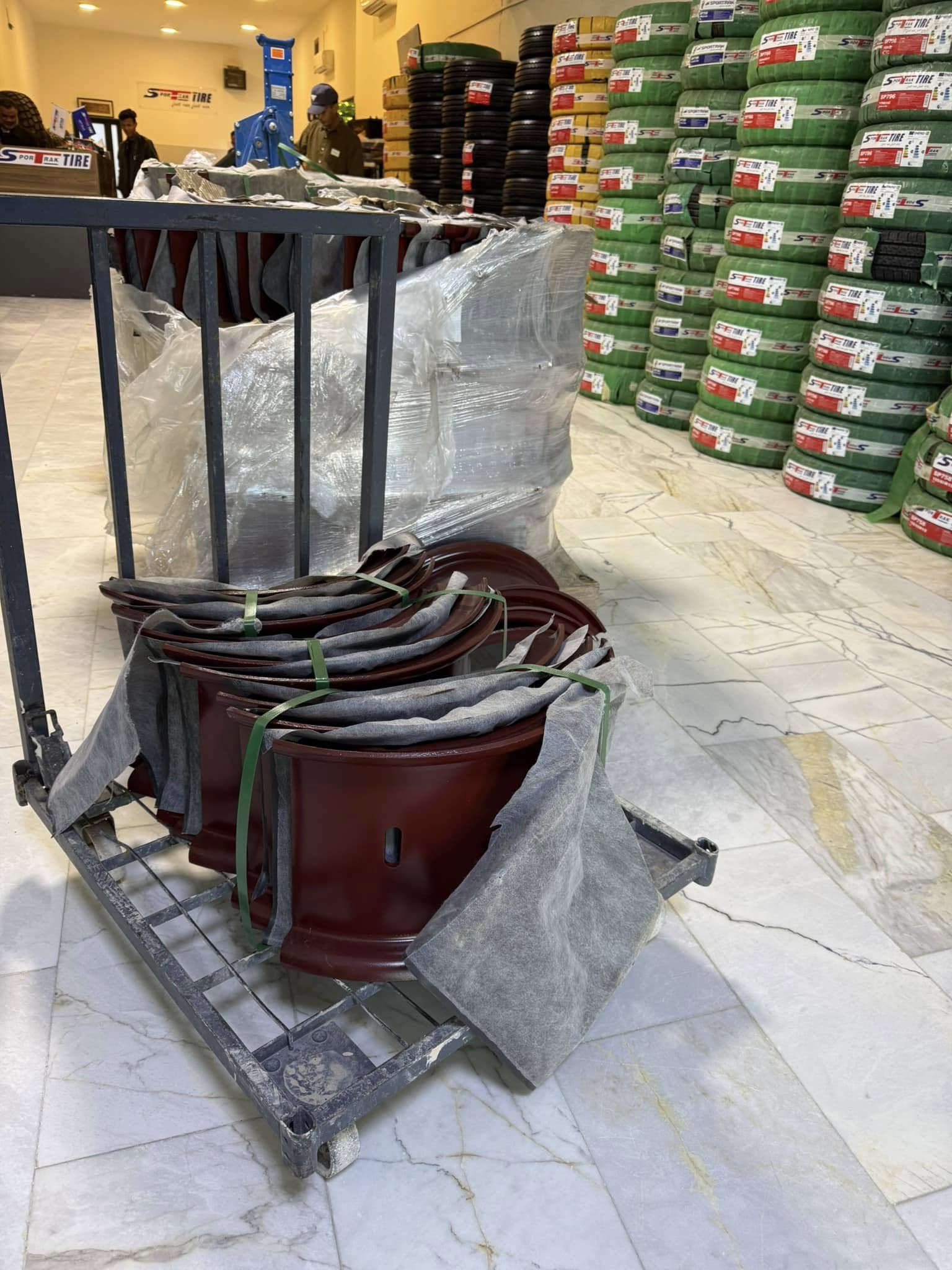 النور للإطارات والنضائد