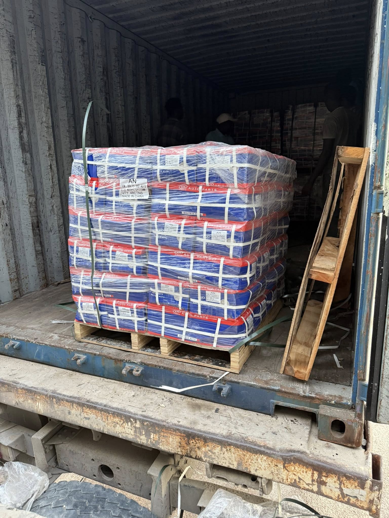 النور للإطارات والنضائد